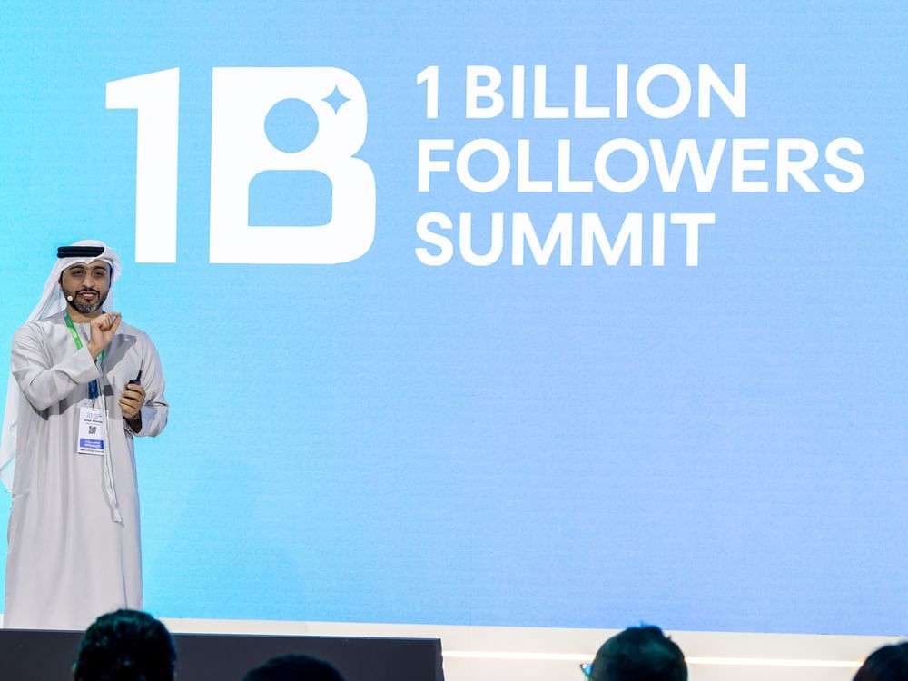 قمة المليار متابع..عمر الحلو: القوانين حارس الإبداع واستدامة مشاريع صناع المحتوى 