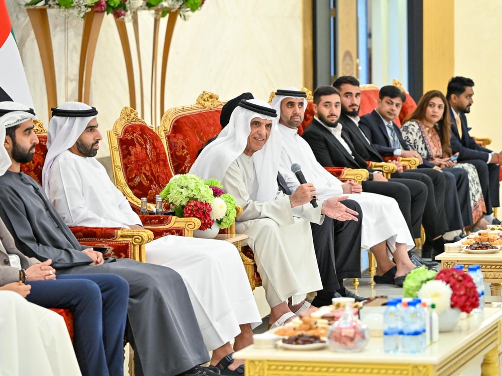 سعود بن صقر يستقبل المهنئين بشهر رمضان على مأدبة إفطار
