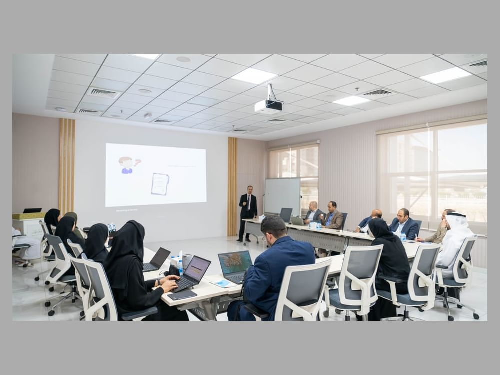 مالية عجمان تعرف موظفي الجهات الحكومية بـ