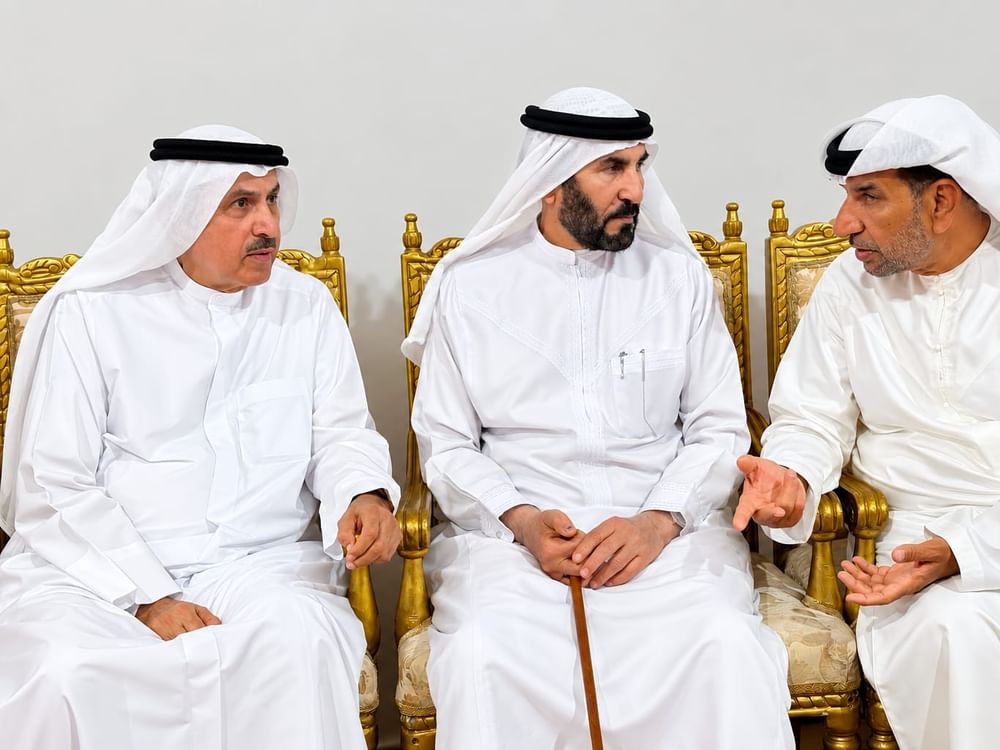 طالب بن صقر يقدم واجب العزاء في وفاة سعيد راشد العابدي 