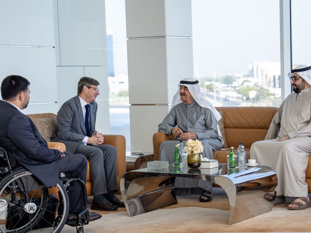 El gobernante de Umm al Qaiwain recibe al embajador de Francia