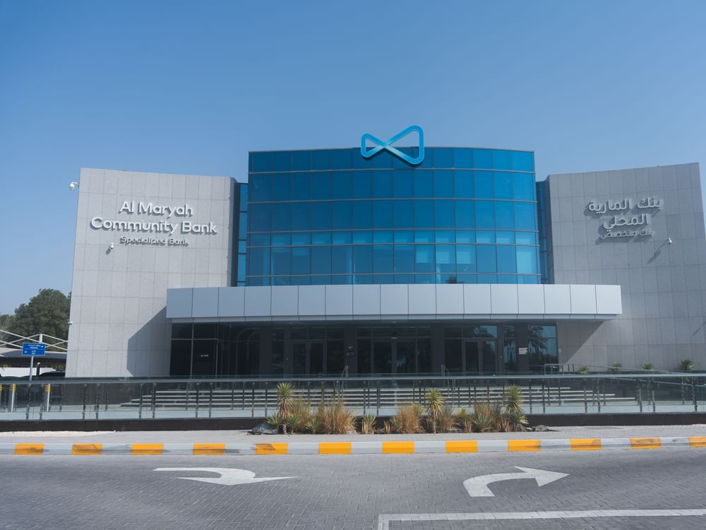 بنك المارية يطلق منصة رقمية لدفع رواتب العمال