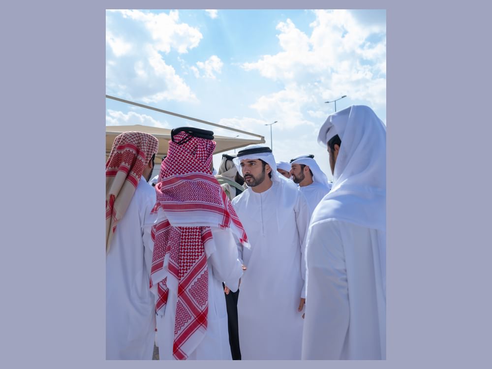 حمدان بن محمد يحضر تشييع جثمان علي مبارك آل فراج