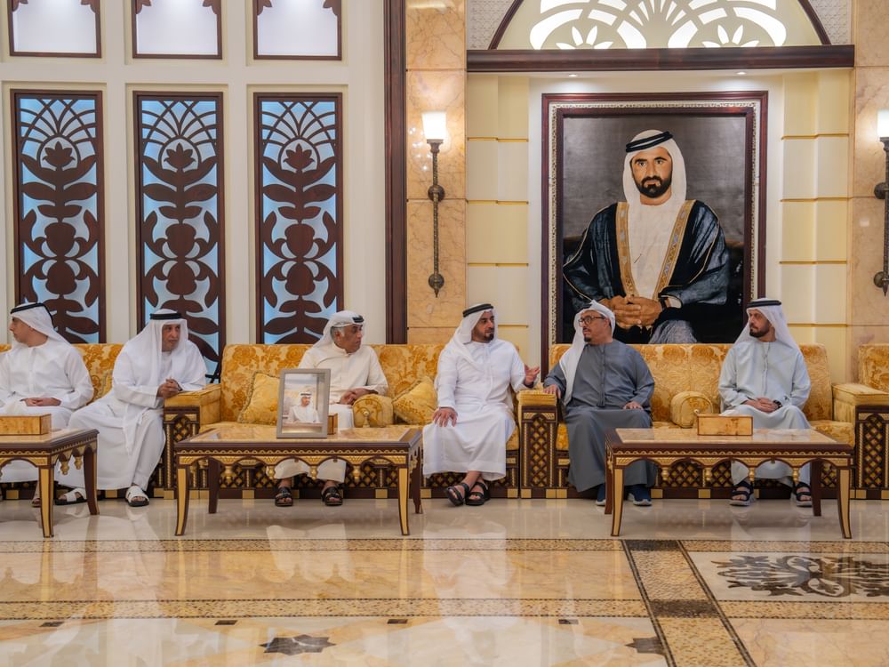 سيف بن زايد يعزي ضاحي خلفان في وفاة عمته 