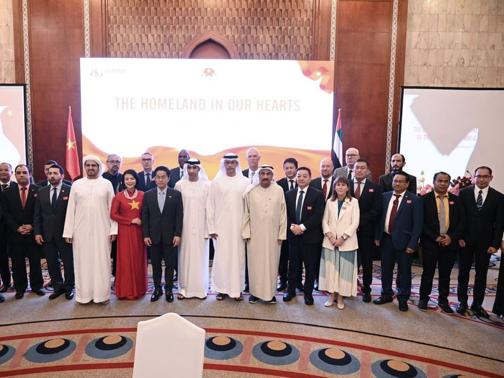 El ministro de Comercio Exterior asiste a la recepción por el Día Nacional en la Embajada de Vietnam