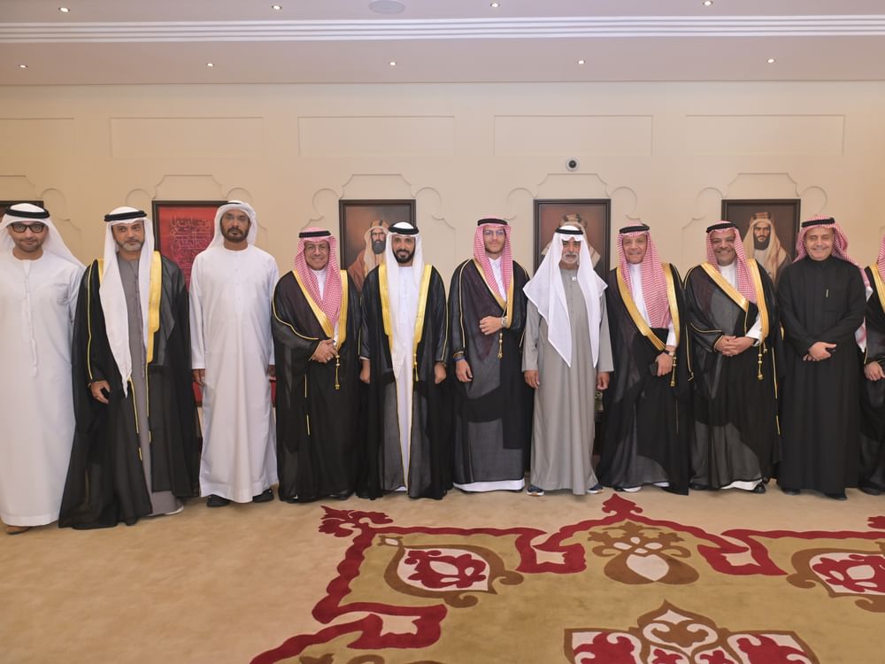نهيان بن مبارك يحضر أفراح الدريعان والقبيسي في أبوظبي