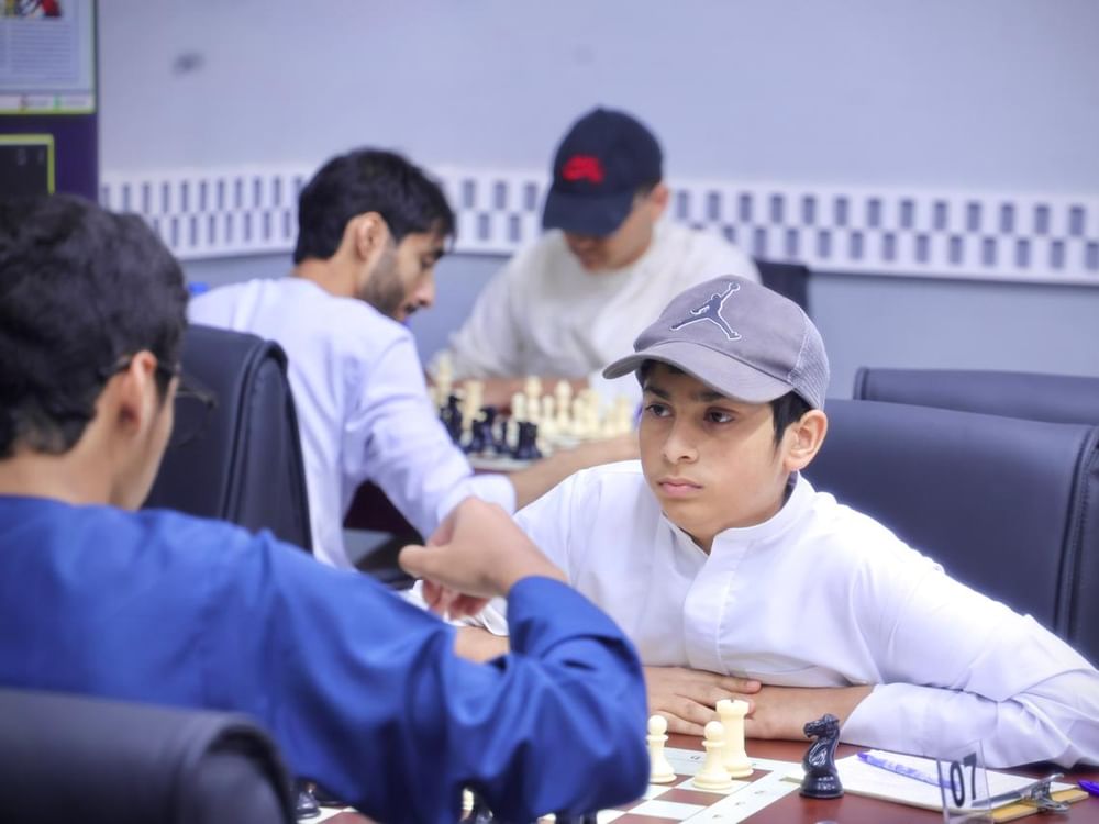 93 لاعبا ولاعبة يتنافسون في بطولة العين للشطرنج  