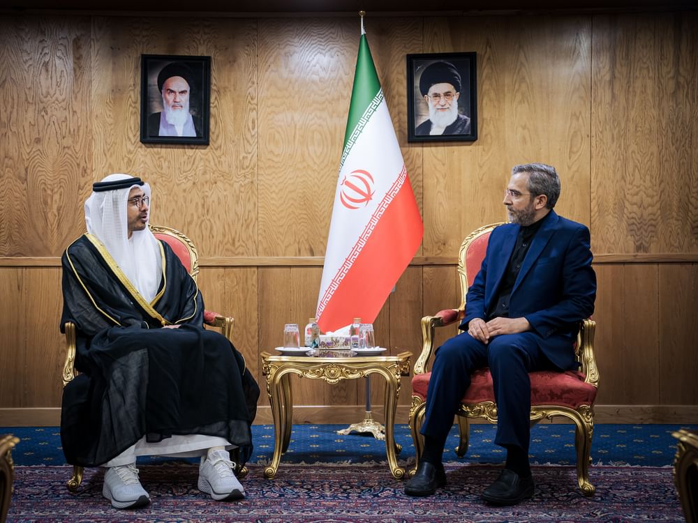 Abdallah bin Zayed assiste à la cérémonie officielle de deuil du président iranien