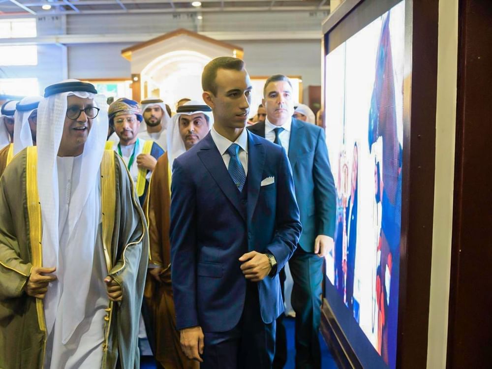 ولي عهد المغرب يزور جناح الإمارات في معرض الفرس للجديدة