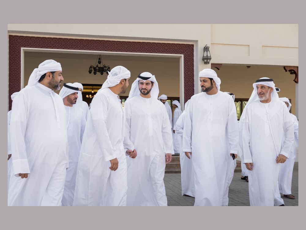 سلطان بن حمدان بن زايد يقدم واجب العزاء في وفاة راشد مبارك عبيد الكتبي