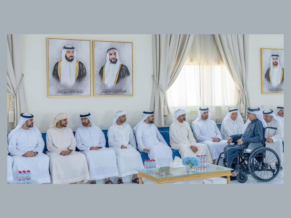 عمار بن حميد يقدم واجب العزاء في وفاة كليثم خليفة السعيدي