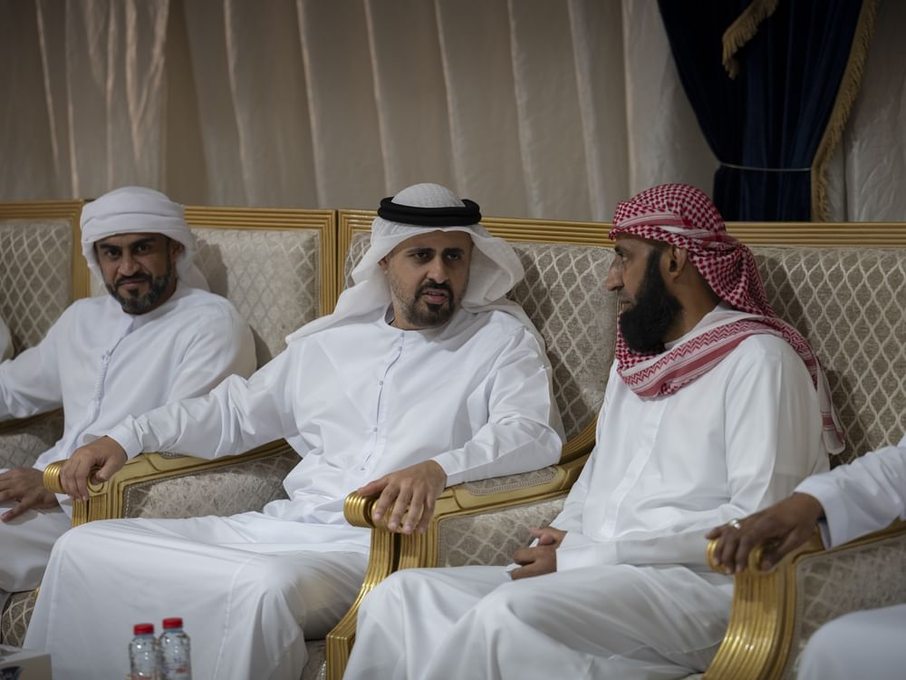 ذياب بن محمد بن زايد يقدم واجب العزاء في وفاة والد الشهيد علي حسن الشحي