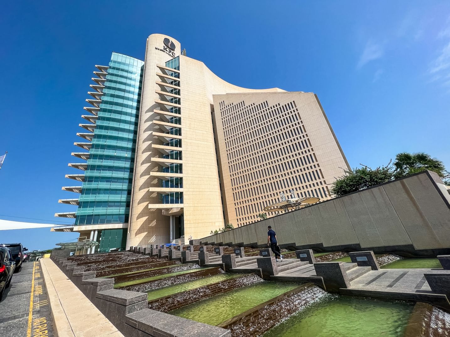 科威特：艾哈迈迪港炼油厂和阿卜杜拉港炼油厂火灾已成功扑灭