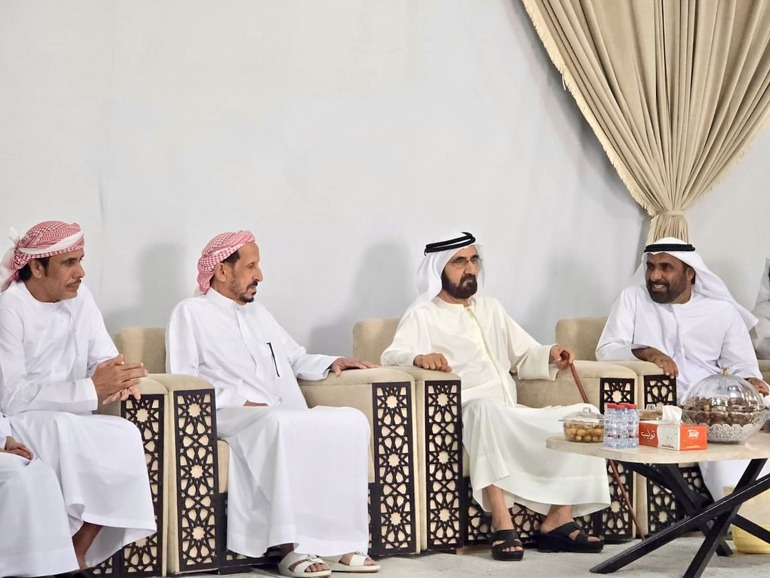 محمد بن راشد يقدّم واجب العزاء في وفاة مبارك سعيد مرخان