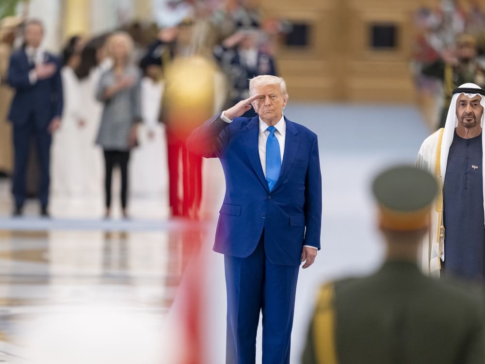 Presidente dos Emirados Árabes Unidos recebe Donald Trump com cerimônia oficial no Palácio Qasr Al Watan