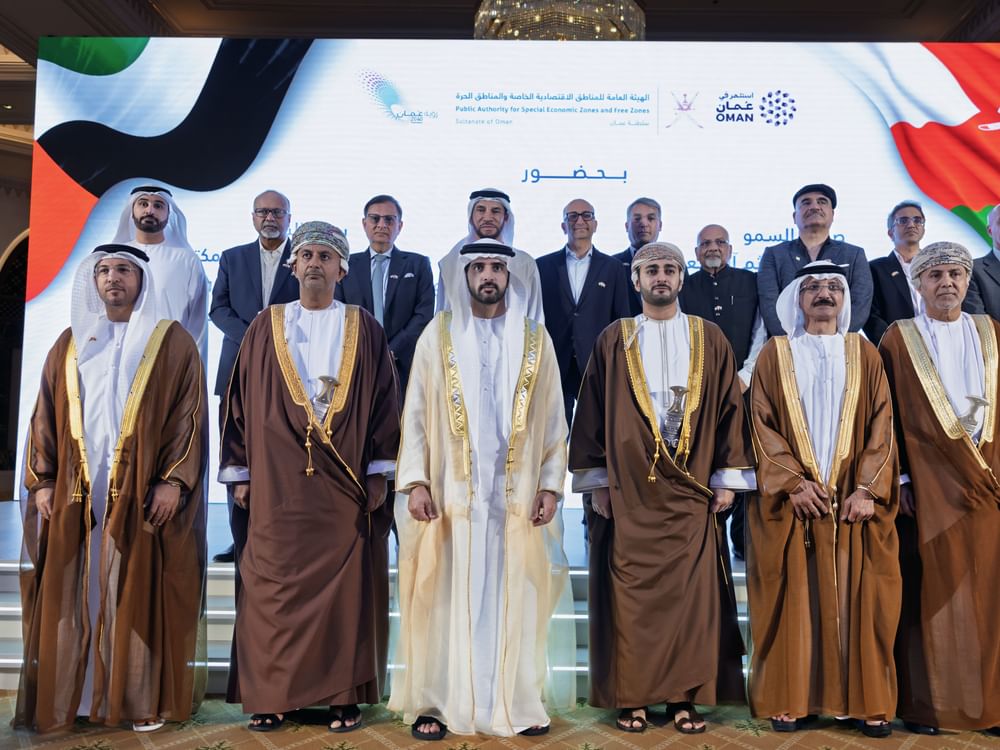 حمدان بن محمد يشهد توقيع اتفاقية تطوير وتشغيل المرحلة الأولى من المنطقة الاقتصادية الخاصة بالروضة في البريمي