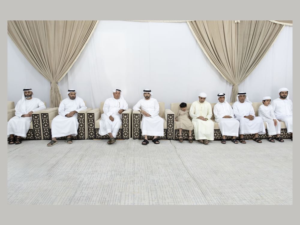 حمدان بن محمد يقدّم واجب العزاء في وفاة خلفان المهيري