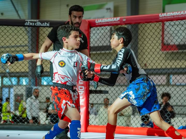 100 لاعب ولاعبة يشاركون في بطولة "الفنون القتالية المختلطة"