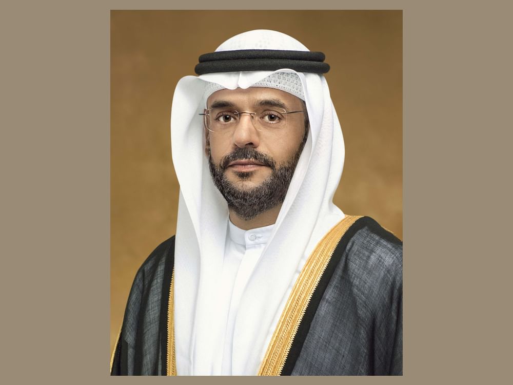 ولي عهد الشارقة يوجه بتسريع تبني تقنيات الذكاء الاصطناعي المساعد ودمجها بمنظومة العمل الحكومي