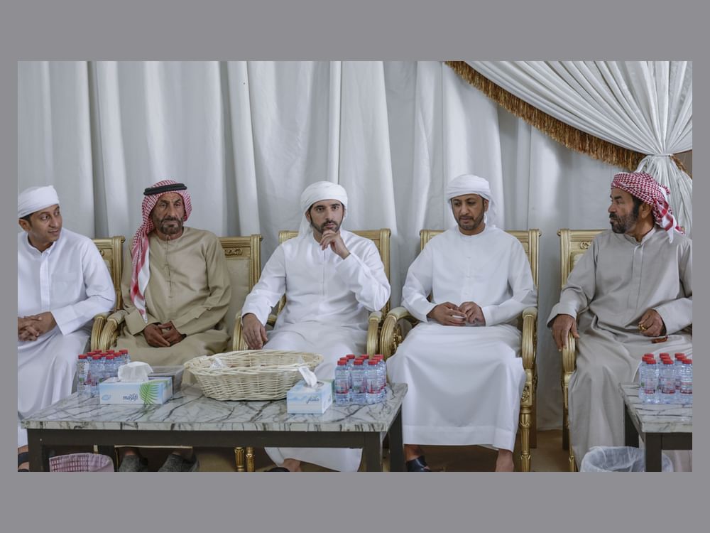 حمدان بن محمد يقدم واجب العزاء بوفاة حميد بن سالم بنواس الكتبي