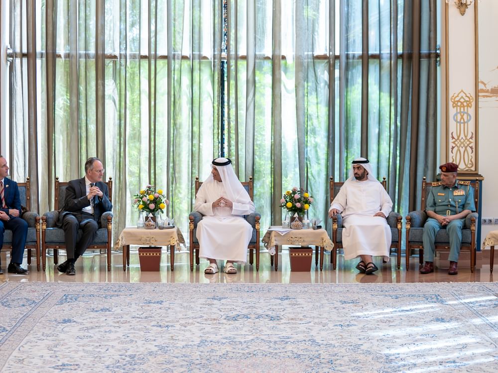 Saud bin Saqr receives delegation from UK’s Royal College of Defence Studies