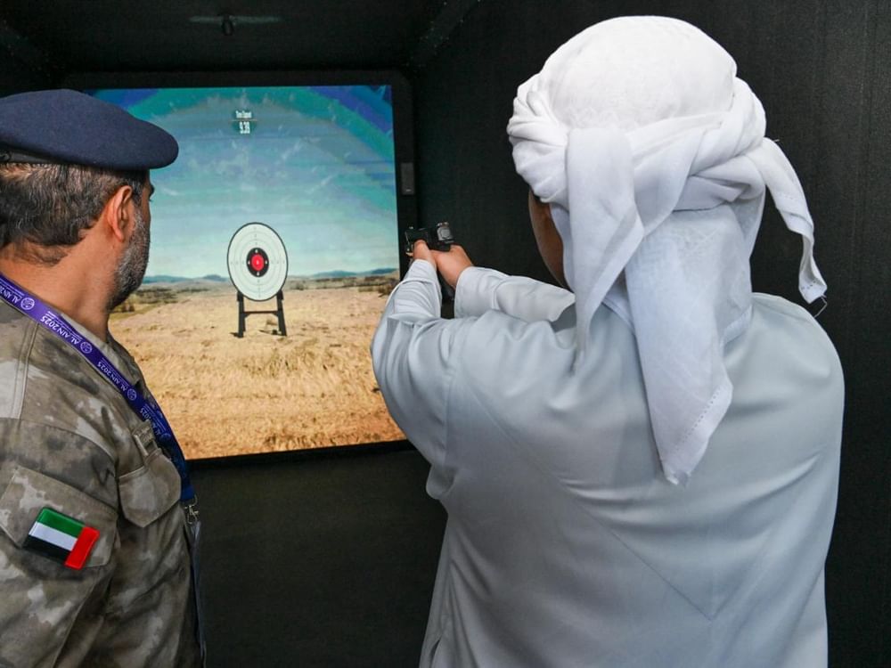 شرطة أبوظبي تشارك بميدان الرماية الافتراضي في"الدولي للصيد والفروسية"