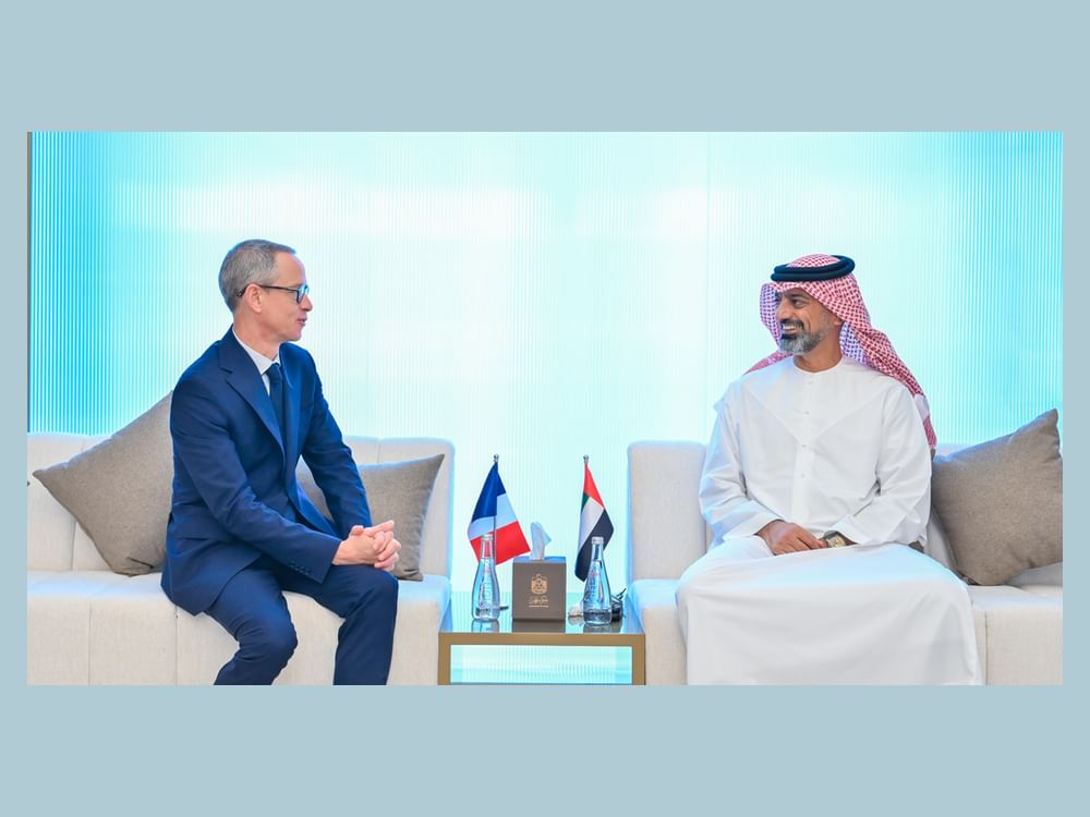 Ammar bin Humaid recibe al cónsul general de Francia