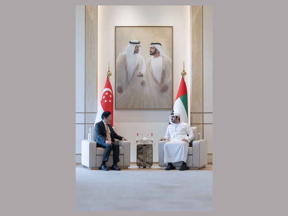 مكتوم بن محمد يستقبل رئيس وزراء سنغافورة