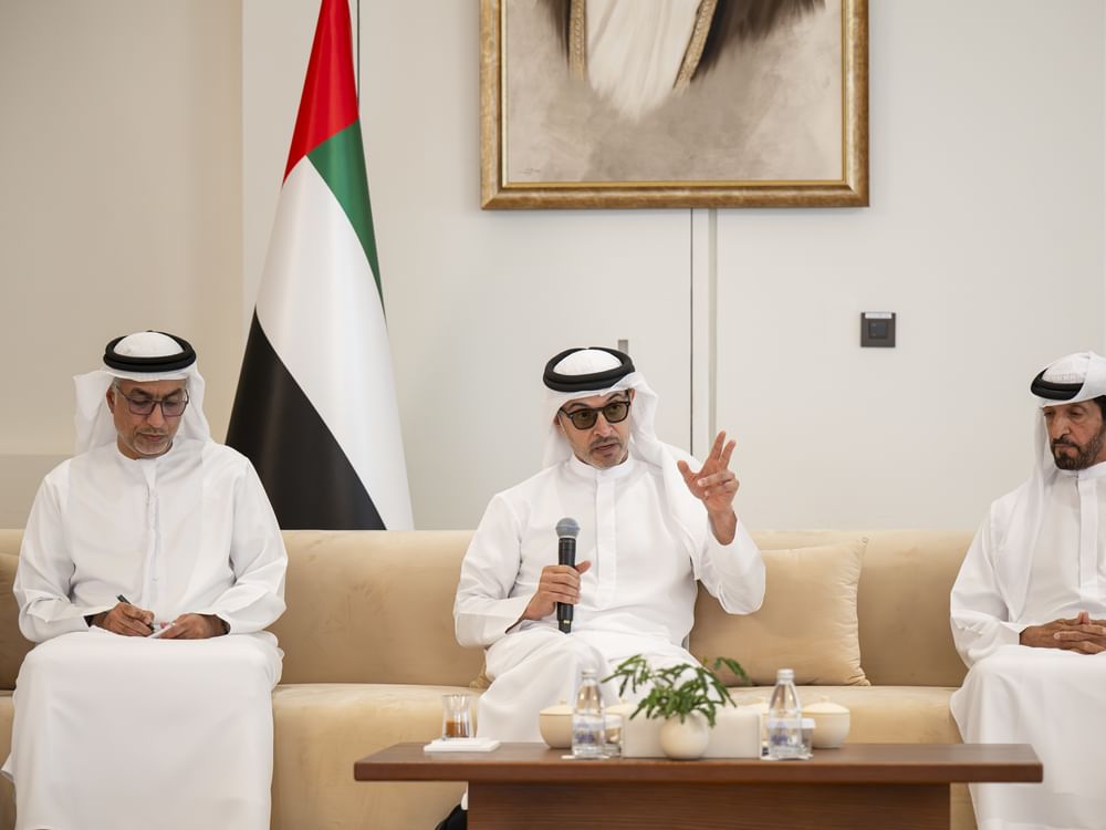 Hazza bin Zayed tours Al Shiwayb area, meets residents