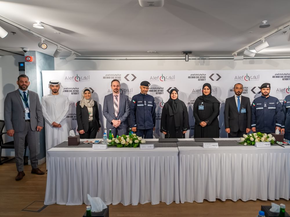 "أبوظبي للدفاع المدني" تُطلق المرحلة الثانية من مشروع "بادر" بالتعاون مع "ألف للتعليم"