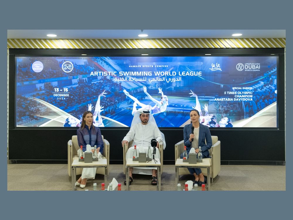 250 لاعبة يشاركن في الدوري العالمي للسباحة الفنية بدبي