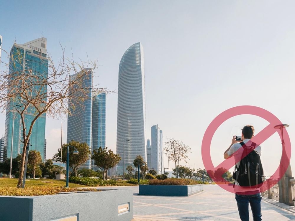 La police d’Abou Dhabi arrête 375 personnes pour diffusion d’informations trompeuses