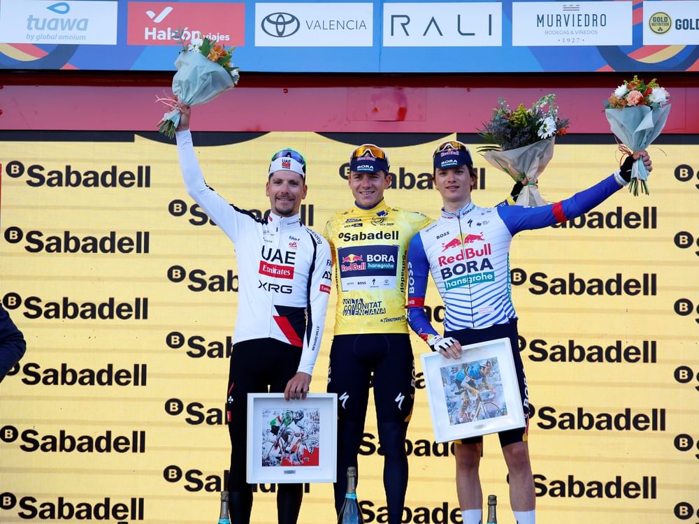 "الإمارات للدراجات" يتألق في فالنسيا وعُمان / ألميدا وصيفا ومولانو ينتزع الفوز الأول