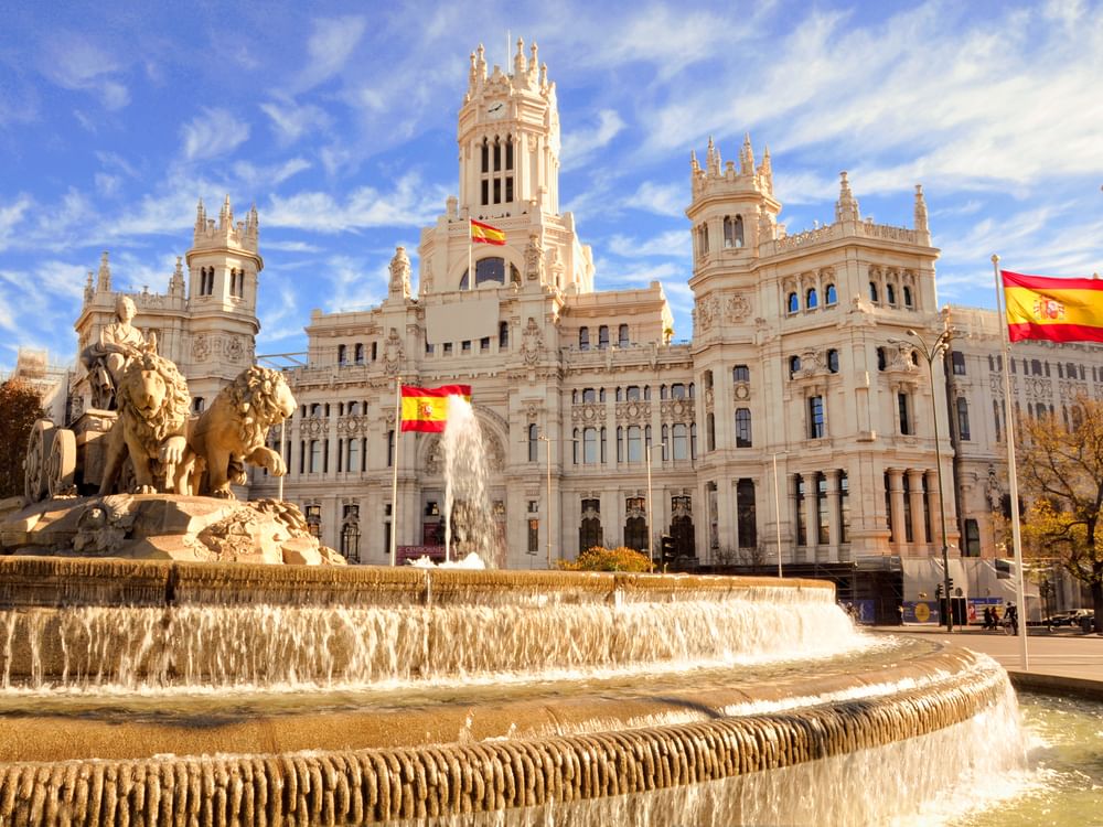 Espanha recebe mais de 200 mil visitantes dos Emirados Árabes Unidos em 2024