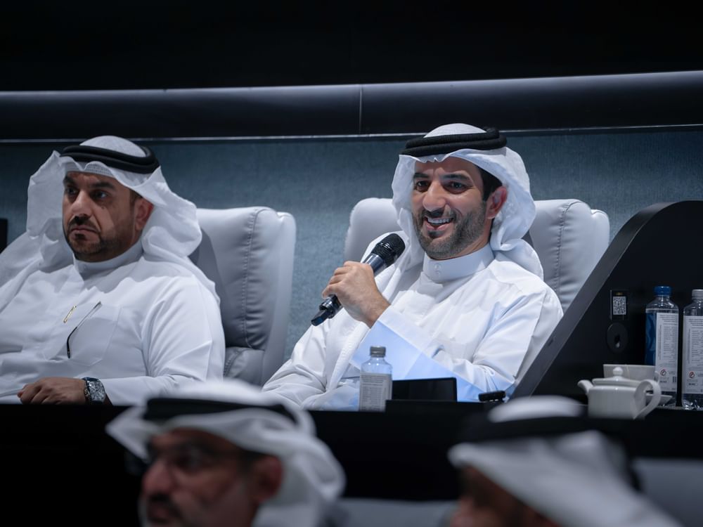 Sultan bin Ahmed attends brainstorming session for Tamayuz award