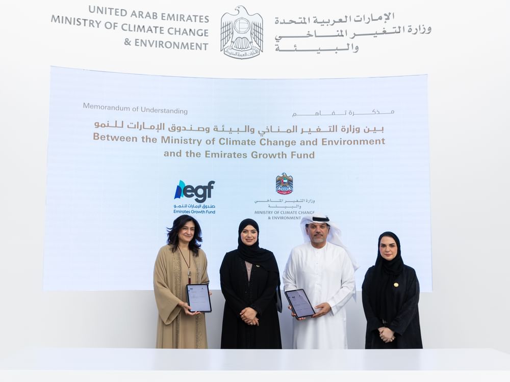 مذكرة تفاهم  بين "التغير المناخي والبيئة" وصندوق الإمارات للنمو 