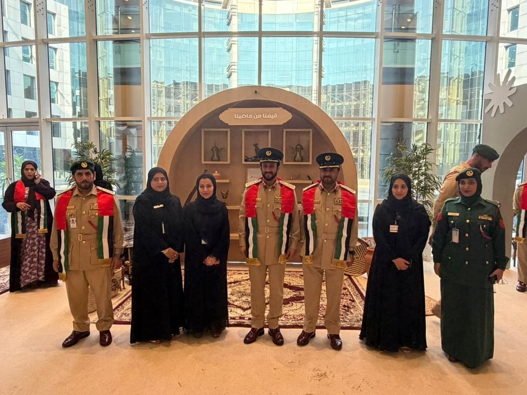 شرطـة دبي تحتفي بعيد الاتحاد الـ 54 وتدعو إلى الالتزام بالاشتراطات المرورية خلال الاحتفالات