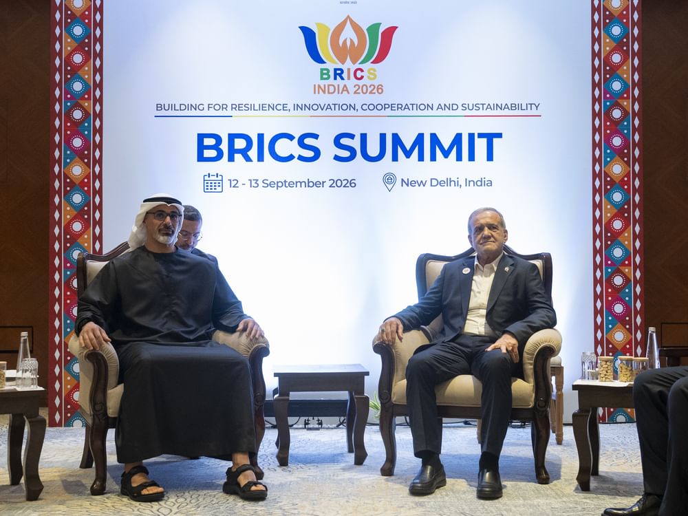 ولي عهد أبوظبي يلتقي الرئيس الإيراني على هامش قمة "بريكس" في نيودلهي  