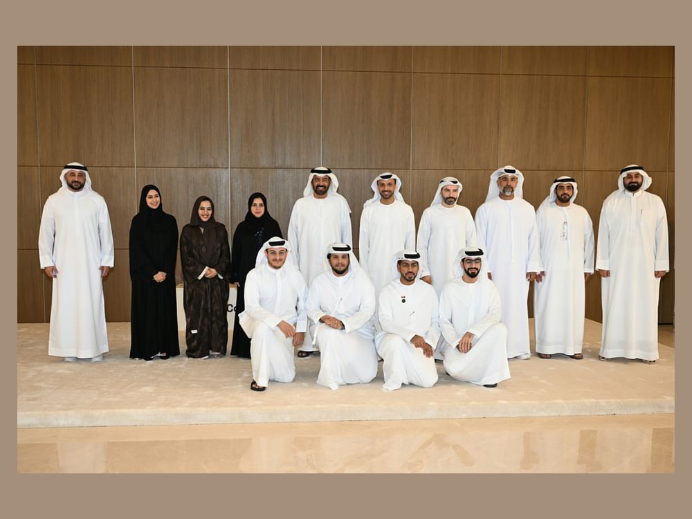 جلسة حوارية بالعين تستعرض مبادرات إستراتيجية لتمكين المجتمعات البعيدة