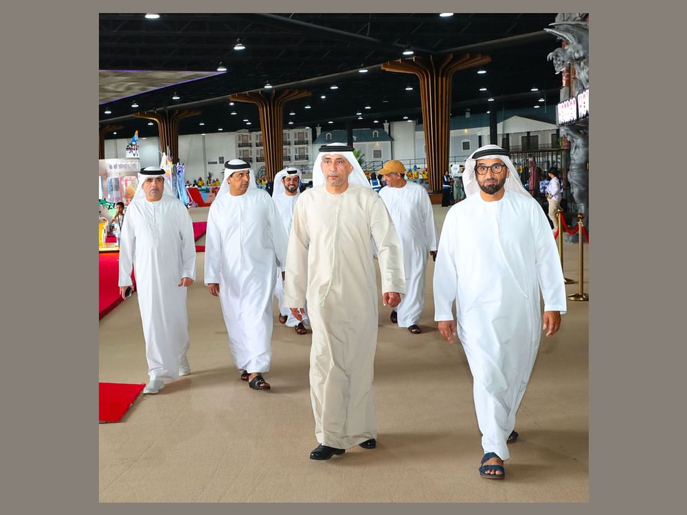 رئيس هيئة أبوظبي للتراث ومدير مكتب ديوان الرئاسة يتفقدان برامج مهرجان الشيخ زايد الصيفي