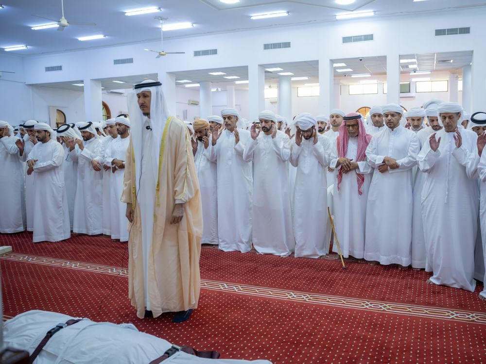 حمدان بن محمد يحضر تشييع جثمان سالم حمد بن نهيان العامري