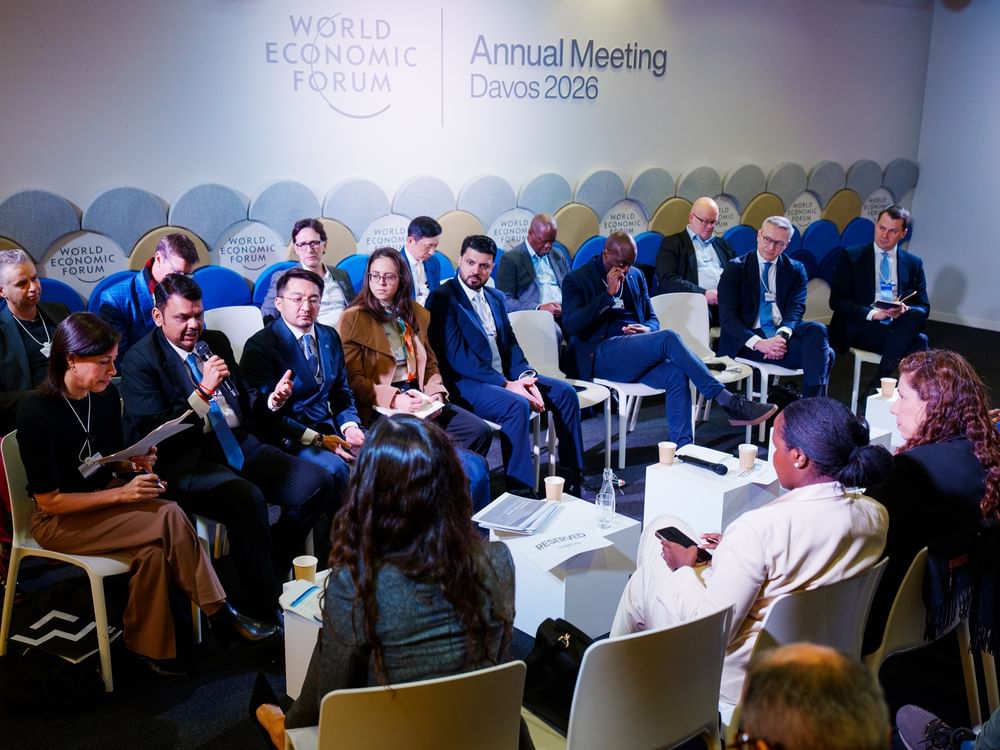 حكومة الإمارات تستعرض في "دافوس" تجارب تصفير البيروقراطية وتطوير الخدمات