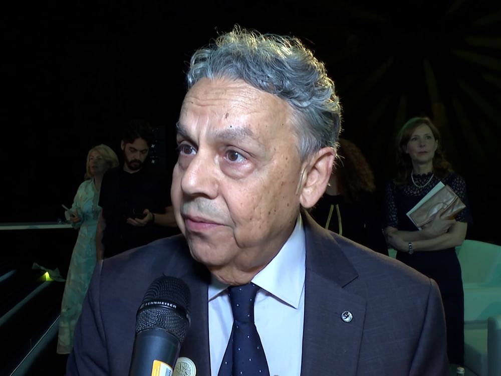 فائزون لـ " وام "  :  "جائزة الشيخ زايد للكتاب" مدت جسور التبادل والتواصل الثقافي والحضاري