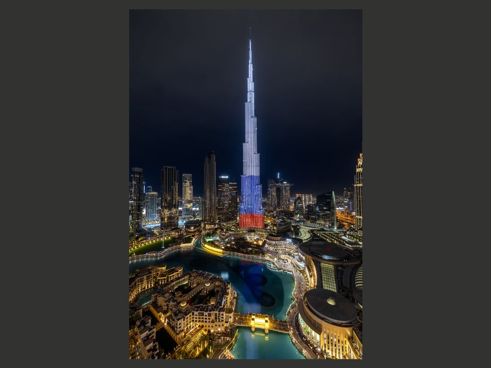 الإمارات تضيء أبرز معالمها بألوان العلم الروسي تضامنا مع ضحايا العمل الإرهابي في موسكو