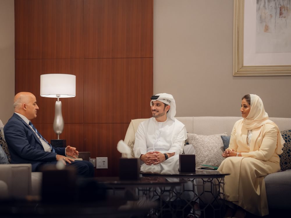 الإمارات والأردن يبحثان تنفيذ الاستراتيجية العربية للتربية الإعلامية والمعلوماتية