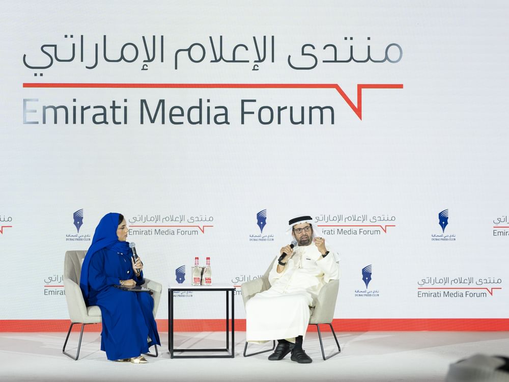 علي النعيمي خلال منتدى الإعلام الإماراتي: الوعي الوطني خط الدفاع الأول في مواجهة الأزمات