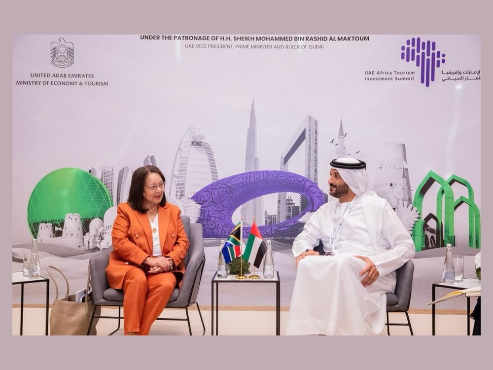 ابن طوق يبحث مع وزراء السياحة في جنوب أفريقيا وزامبيا وألبانيا تعزيز التعاون المشترك