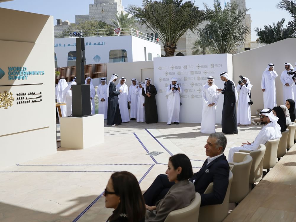 حمدان بن محمد يشهد جانبا من أعمال "منتدى القيادات العربية الشابة"