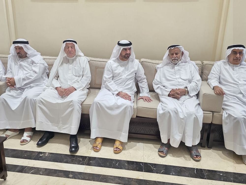 عبدالله بن سالم القاسمي يقدم واجب العزاء في وفاة سلطان خليفة عبيد بوشبص