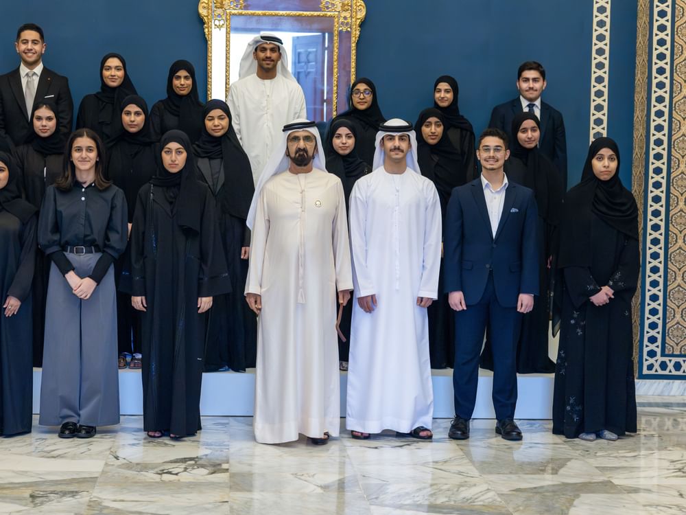 Mohammed bin Rashid se reúne con los mejores estudiantes de secundaria en Emiratos Árabes Unidos